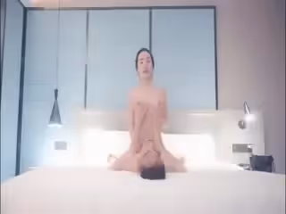 【午夜尋花】約了個旗袍性感少婦TP啪啪，沙發舔奶隔著內褲摸逼舔弄口交，上位騎乘後人側入猛操_酒店偷拍