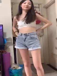 真實姐弟姐姐是內衣寄拍模特每次幫她拍照我都會起反應姐姐睡覺對著她擼