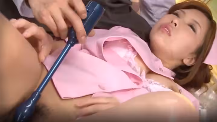 我的美女護士好會色情服務，完美的肉體翹臀一看就像操