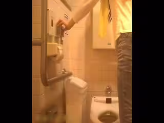 《稀缺✅精品廁拍》百貨商場公共女衛正面偸拍超多美女良家方便亮點不斷✅極品大奶小姐姐只穿個奶罩尿尿2