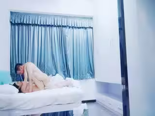 【技師再現江湖】，挺有味道的小少婦，白皙美臀，堅挺翹乳，花式啪啪騷穴在滿足中迷失了自己，真爽