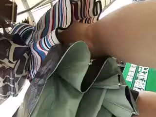 公交車站、商場、地鐵站等多場合❤️抄底眾多的年輕少婦★各種騷丁、疑似無內★超清原版61-78