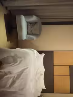 【哥現在只是個傳說】，外圍場D罩杯美女，異常警覺起爭執，脫光洗澡了也退貨，對白精彩