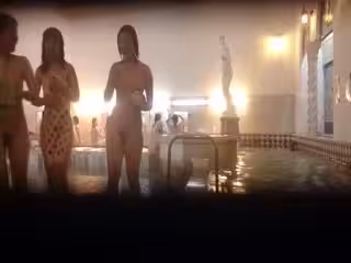 作死大神潛入校園女生公共浴室偸拍✅場面壯觀一大群妙齡學生妹洗澡一屋子不穿衣服的嫩妹✅真心哇塞1