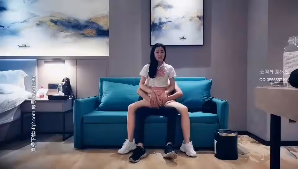 極品苗條長腿歲頂級顏值校花 一娉一笑皆是風景線
