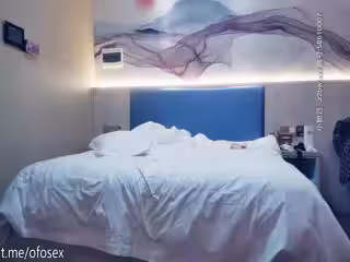 約了個黑裙性長腿妹子啪啪，穿上情趣裝口交撥開內褲上位騎坐