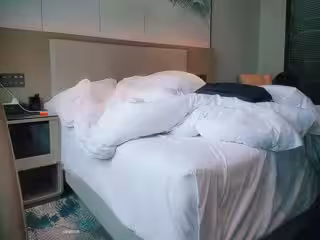 【良家故事】，偷拍，網戀 新認識中年女吃飯 酒店聊天，男主心想躺在床上因該能操了_20220702_094518