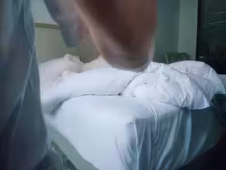 【良家故事】，偷拍，網戀 新認識中年女吃飯 酒店聊天，男主心想躺在床上因該能操了_20220702_120039