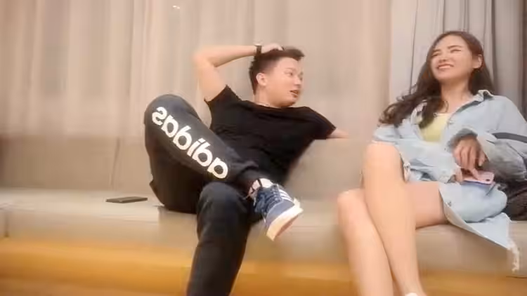 牛仔外套性感妹子啪啪，口交上位騎乘抱起來操非常誘人
