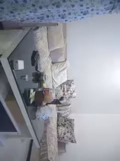 【大魔王探花】，約良家，大胸騷逼，沙發近景，瘋狂按壓，爆操力度超大