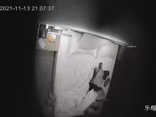 真實數對情侶偸情關係複雜男女滾床單四眼悶騷男網購情趣內衣給很能叫的女友換上玩的不亦樂乎對話刺激4