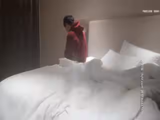 【91約妹達人】高顏值好身材，被大佬一頓輸出干癱在床，還害羞的要擋胸，高手不得不服_3