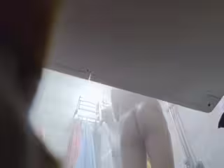 邪惡的房東浴室偷藏攝像頭 偷拍豐滿的女租客洗澡