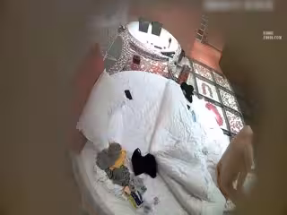漂亮苗條妹子搞起來就是舒服啊 約到酒店猛力放到床上撲上去吸奶子揉搓呻吟，啪啪抽送晃動射【水印】