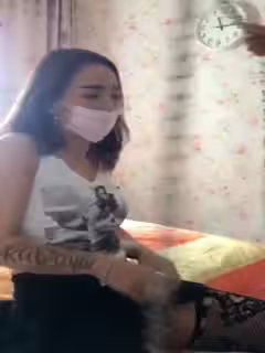 網紅美美精彩演繹公公提前回家帶著鐵鏈和媳婦玩SM啪啪「