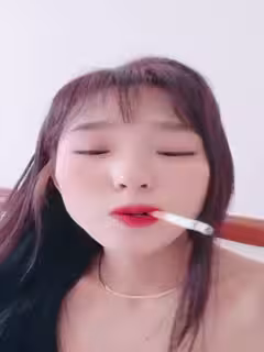 長發貧乳顏值妹子道具自慰插穴和網友聊騷展現美鮑魚
