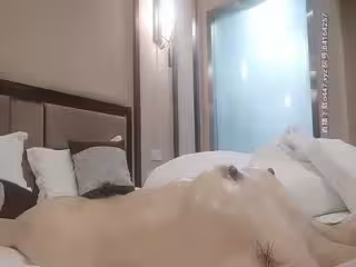 豹紋美少婦偷偷約手法獨到的男技師酒店按摩,按奶子時美女趁機吃雞巴,推逼時實在受不了翹起屁股求操,國語!
