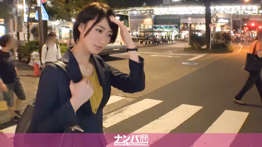 マジ軟派、初撮。 1403 溜まった性慾を食慾で発散するラーメン女子を確保！首筋の愛撫でスイッチオン！禁斷のパンスト破りからのスーツ著衣プレイで大興奮！！スケベOLがおま○こビショビショにして悶絶セックス！！！