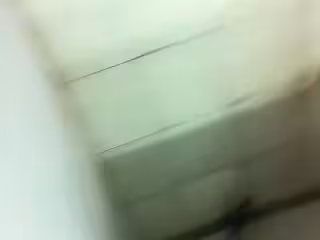 國內廁拍大神潛入某科技園辦公樓女廁偷拍白領姐姐噓噓