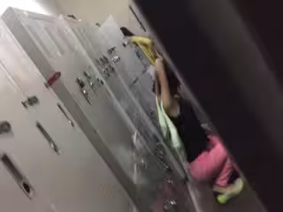 膽大包天牛人某藝術培訓班偸拍女學員上課練舞更衣間換衣衛生間噓噓妹子像個處女尿尿一條線
