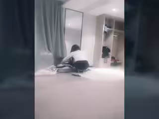 國產比女人還美的CD安德跟雞巴短小的胖土豪口口做愛 跪姿被操黑絲大長腿很是迷人