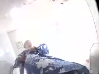 刁鑽角度仰視偸拍商場服裝店女士公共衛生間連續拍各種類型妹子方便像要坐臉上一樣很刺激