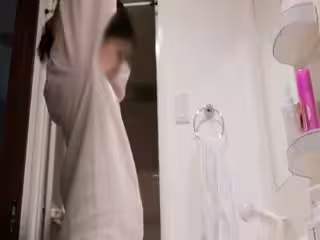 【洗浴偷拍】偷拍鄰居小妹洗澡第2期，有幾個女神級別高顏值脫光身材也不錯(5)