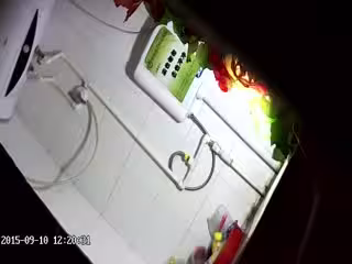 【精品偷拍】女生宿舍衛生間全景偷拍，幾個顏值都不錯第3番N25_01121059