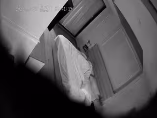2022-3-20最新流出酒店攝像頭偷拍兩個小姐和嫖客的不道德性交易大奶妹貌似收了800塊一會就完事真好賺