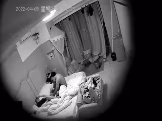 2022-4-8酒店安防攝像頭監控偷拍貌似一塊出來找工作的農村情侶陌生環境男的有心無力玩逼玩一玩卻草不出來靠打飛機