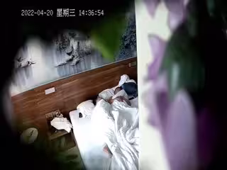 2022-4-20新流出酒店攝像頭偷拍老哥下午約炮媳婦閨蜜開房干累了中途休息再來一次