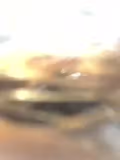 最風騷妖精TS王可心高鐵上也不安分，下面好癢躲到廁所自慰，快要射的時候閨蜜打電話問怎麼去這麼快！