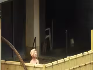 4月新流女子室外溫泉洗浴長焦高清偸拍脫得精光各種年齡段的妹子們泡澡亮點太多了極品身材白虎逼美少女是焦點2