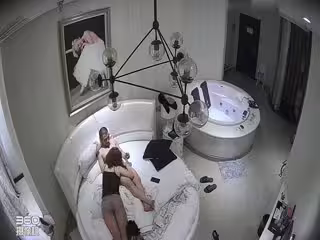 360監控偷拍 黑絲美少婦和相好酒店偷情 先玩69再啪啪「你的臉貼我屁股上老癢了」