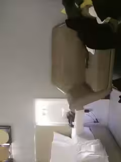 【雀兒漫天飛】約了個高顏值白衣長腿妹子，沙發上騎乘抽插猛操幾下就高潮，很是誘惑喜歡不要錯過