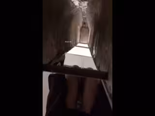 【廁拍】最新流出推特大神冒死偷拍同年級女生上廁所 還附上朋友圈照片29P