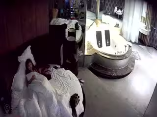【360水滴TP】稀有私享台精選 情侶開房 排骨男友成公狗 扛起雙腿往裡懟 十分有勁