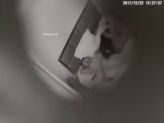 【360】12月份天狼台超級稀缺-睡衣小伙扒開美乳女友的嫩逼看了又看 還用手機仔細拍攝