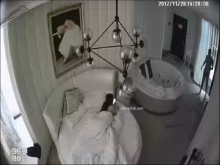 【360水滴TP】豪華浴缸房 紋身大哥加前戲不到6分鐘完事 漂亮妹子一臉不高興 白瞎這妹子了