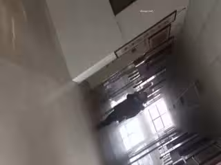 藝術美女廁拍達人潛入國內某畫班培訓中心廁所偷拍不少美女學生噓噓