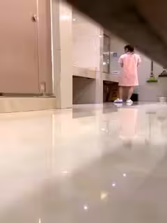 這妹子太正點了,哪哪哪都好 毛茸茸旺盛的陰毛 看著像未開苞的新鮮處處女