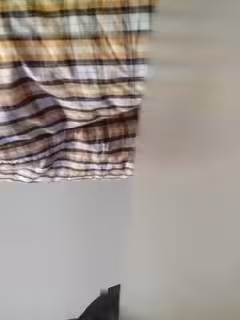約啪達人-微信網約了位時尚性感的連衣裙美女,交談後才發現來自新加坡,操操很矯情,從後面干她還生氣了,套子都干破了!
