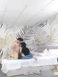 老哥越南約了個高顏值苗條妹子再來第2炮騎乘後入站立抽插