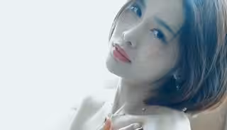 高顏值短髮妹子~頂級套房脫衣誘惑~若隱若現的第3點勾起你的性慾~