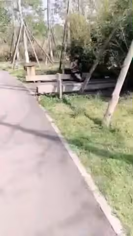 [短視頻區] 公園跑步，玩騷穴，膽子真大…