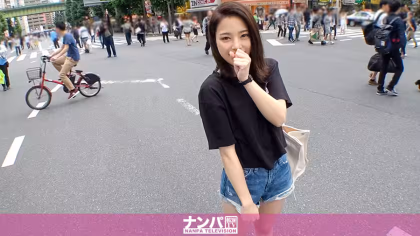 マジ軟派、初撮。 1371 クイズと騙されて生ち○ぽを握らされちゃう天然女子！驚き戸惑うもついつい巨根をチラ見！その一瞬を見逃さないナンパ師に丸め込まれて流されSEX！！