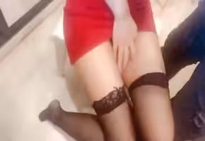台灣SWAG女秘書為了升職不惜一切代價勾引老闆穿著絲襪足交幹完又添老闆龜頭把自己淫液全吃光