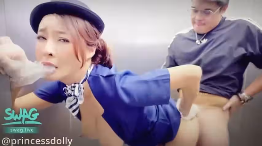 電梯小姐的騷逼服務的!