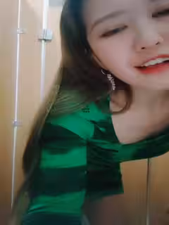 網咖女神重出江湖，再現網咖廁所全裸自慰，四個手指摳逼跳蛋刺激豆豆第03集