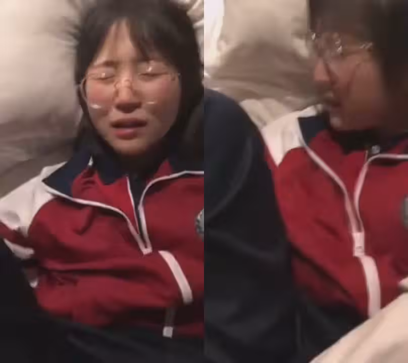眼镜高中嫩妹子和男友偷吃禁果破处拍视频流出